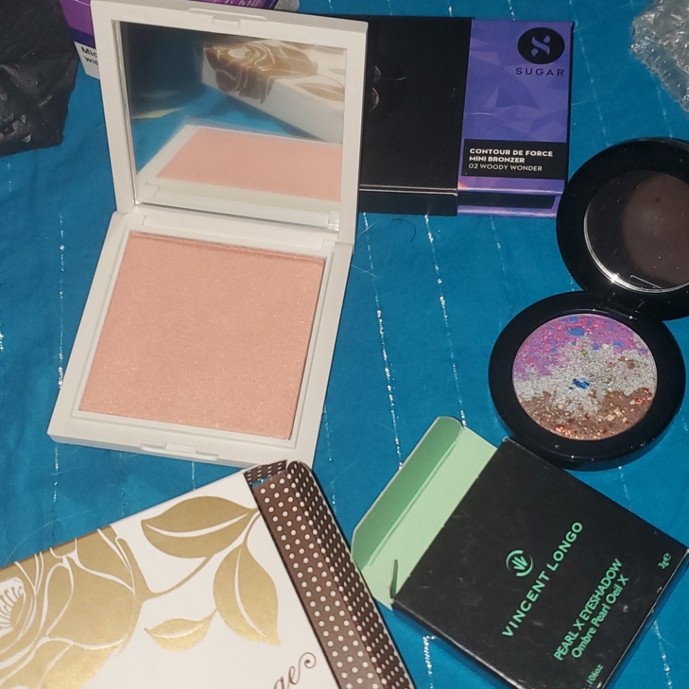 Beauty Bundle: Lilly Lashes, Bite, Vintage, DermaE - Picture 4 of 5